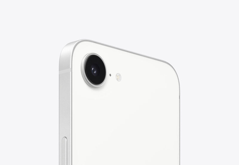 Apple’s C1 Modem’s Performance Is Intentionally Capped, Tim Cook Says “We Can Produce Better Products”